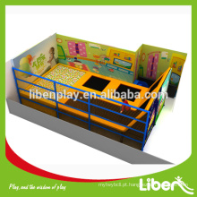 Crianças parque de diversões trampolim equipamentos, playground plástico trampolim material, playgrounds baratos trampolim